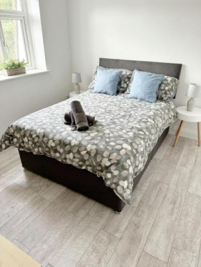 Flat 12 Palm Court